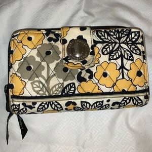 Vera Bradley Quilted Wallet..🌼